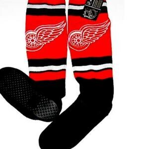 NWT Red Wings NHL Knee Hi Slippers 9/10 Women’s